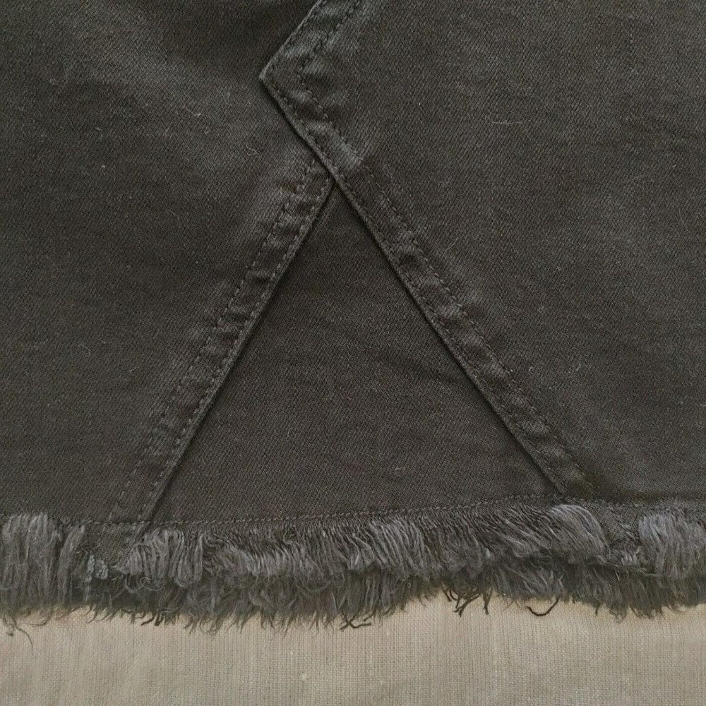 NWT Vince Camuto Highland Jet Black Mini Skirt Fringe Bottom Size 10 - Picture 3 of 7